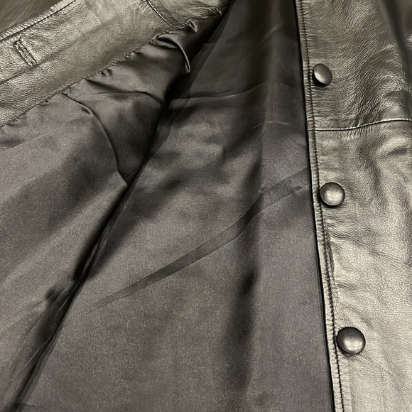 Leather jacket - Picture 2 of 3